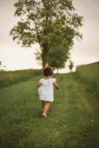 Understanding Toddlers’ Tiptoeing: Causes and&nbsp;Solutions