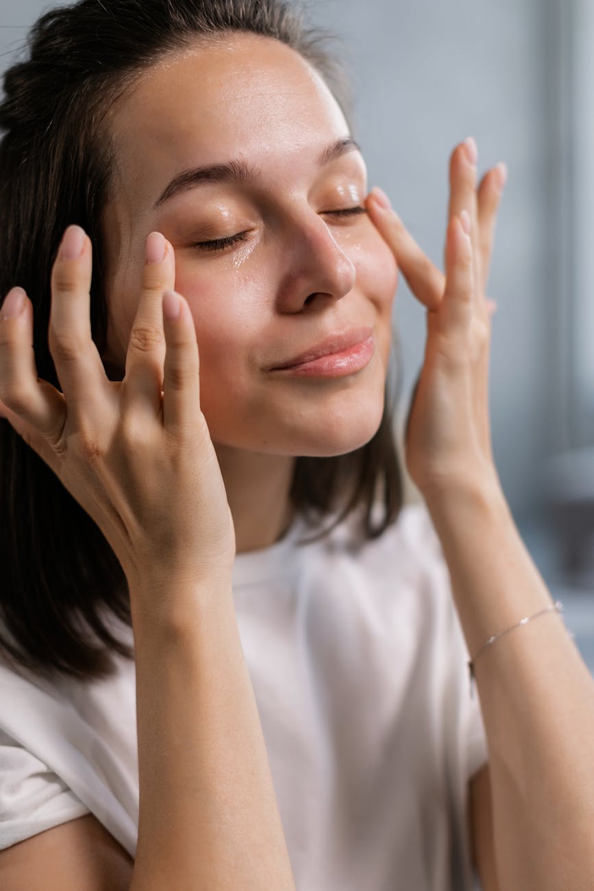 5 minute self care for moms: closing eyes for a 60 second reset