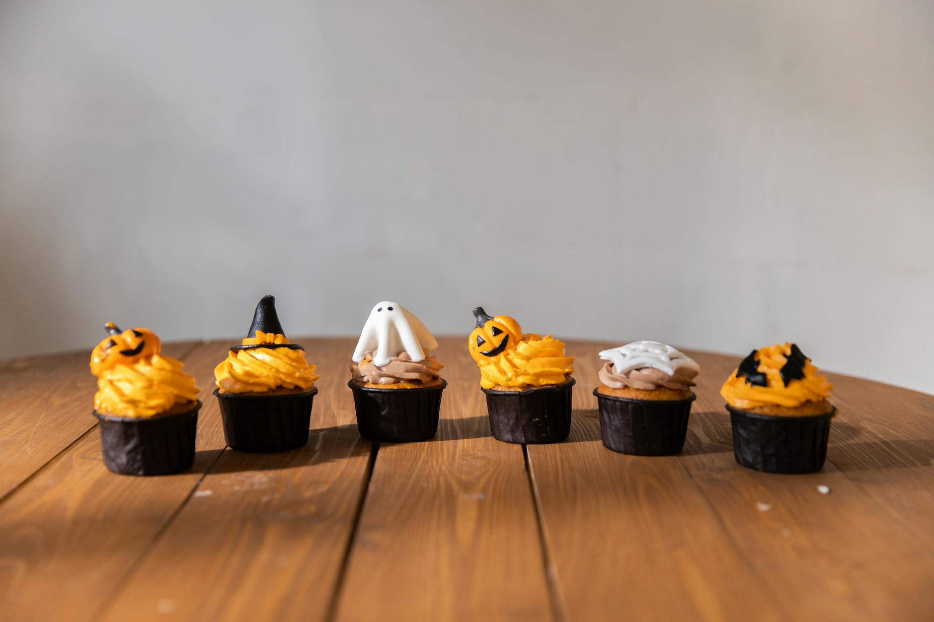 halloween cupcakes on the table